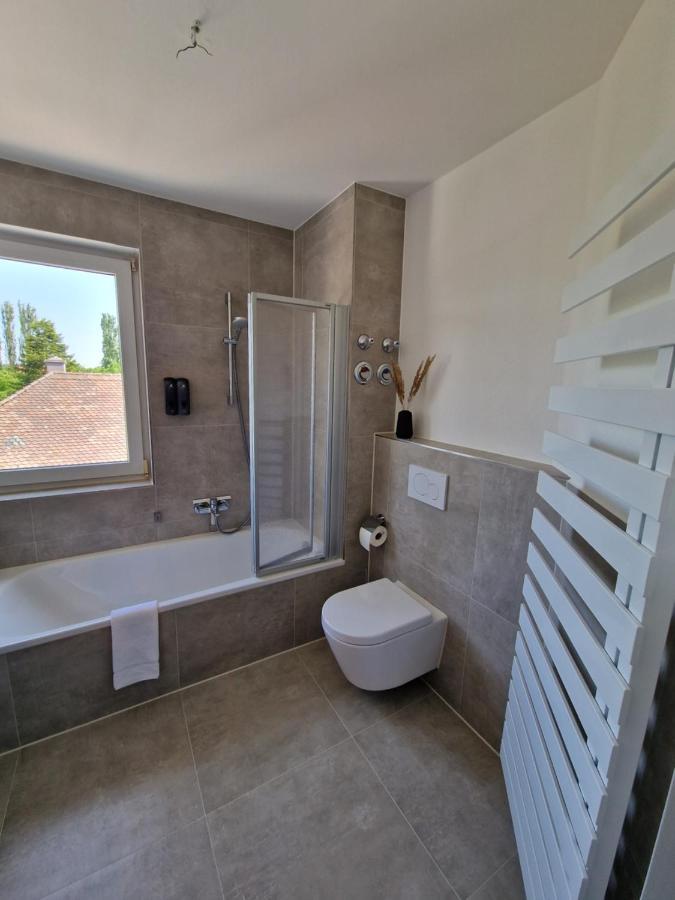 C4S Come4Stay Altoetting - 3-Zi Whg I Zentrale Lage I Parkplatz I Balkon I Wifi I Smarttv I 1 Kingsize, 1 Queensize Bett I Office Arbeitsplatz I Wohnbereich Mit Couch Und Essbereich I Voll Ausgestattete Kueche I Nespresso Bagian luar foto