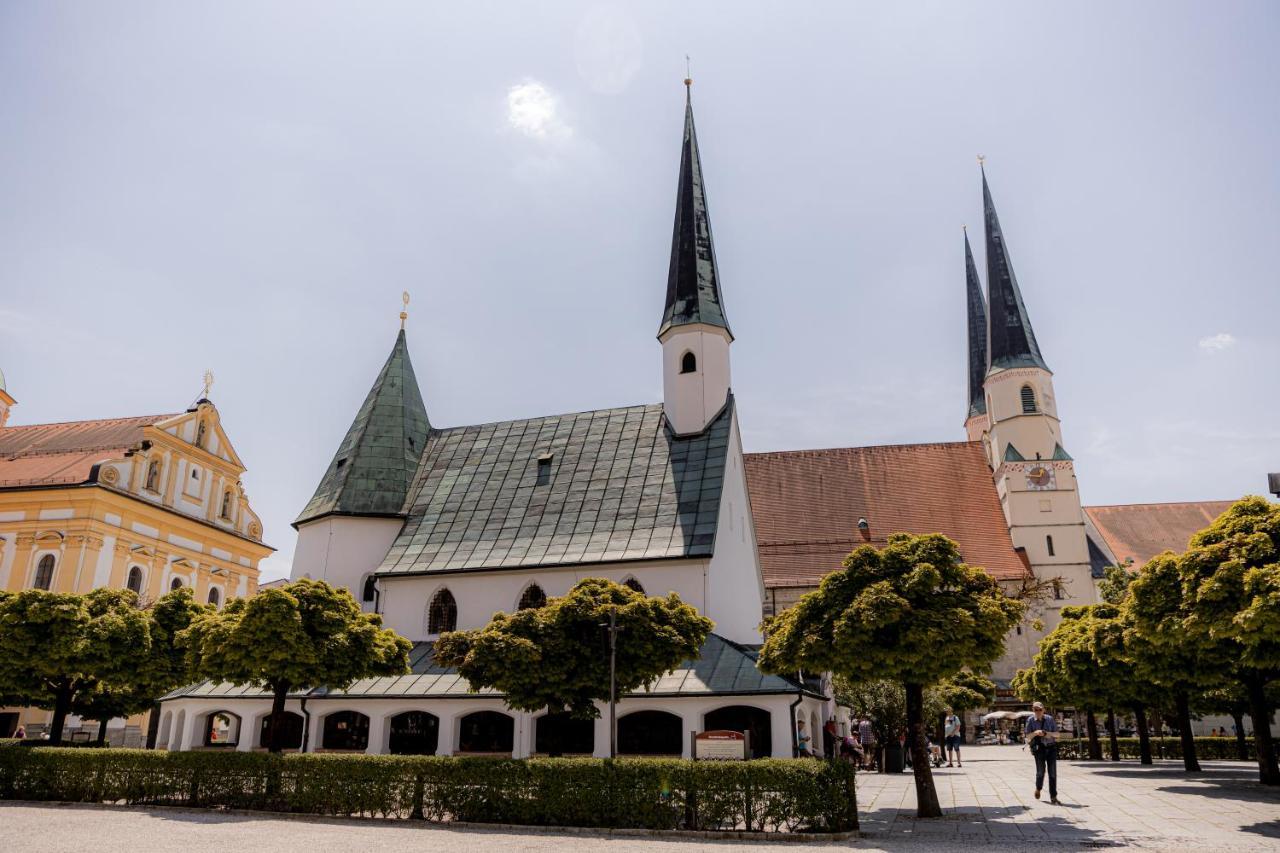 C4S Come4Stay Altoetting - 3-Zi Whg I Zentrale Lage I Parkplatz I Balkon I Wifi I Smarttv I 1 Kingsize, 1 Queensize Bett I Office Arbeitsplatz I Wohnbereich Mit Couch Und Essbereich I Voll Ausgestattete Kueche I Nespresso Bagian luar foto