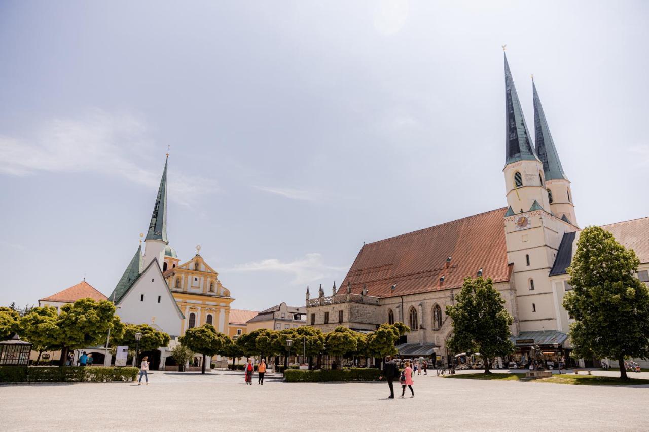 C4S Come4Stay Altoetting - 3-Zi Whg I Zentrale Lage I Parkplatz I Balkon I Wifi I Smarttv I 1 Kingsize, 1 Queensize Bett I Office Arbeitsplatz I Wohnbereich Mit Couch Und Essbereich I Voll Ausgestattete Kueche I Nespresso Bagian luar foto