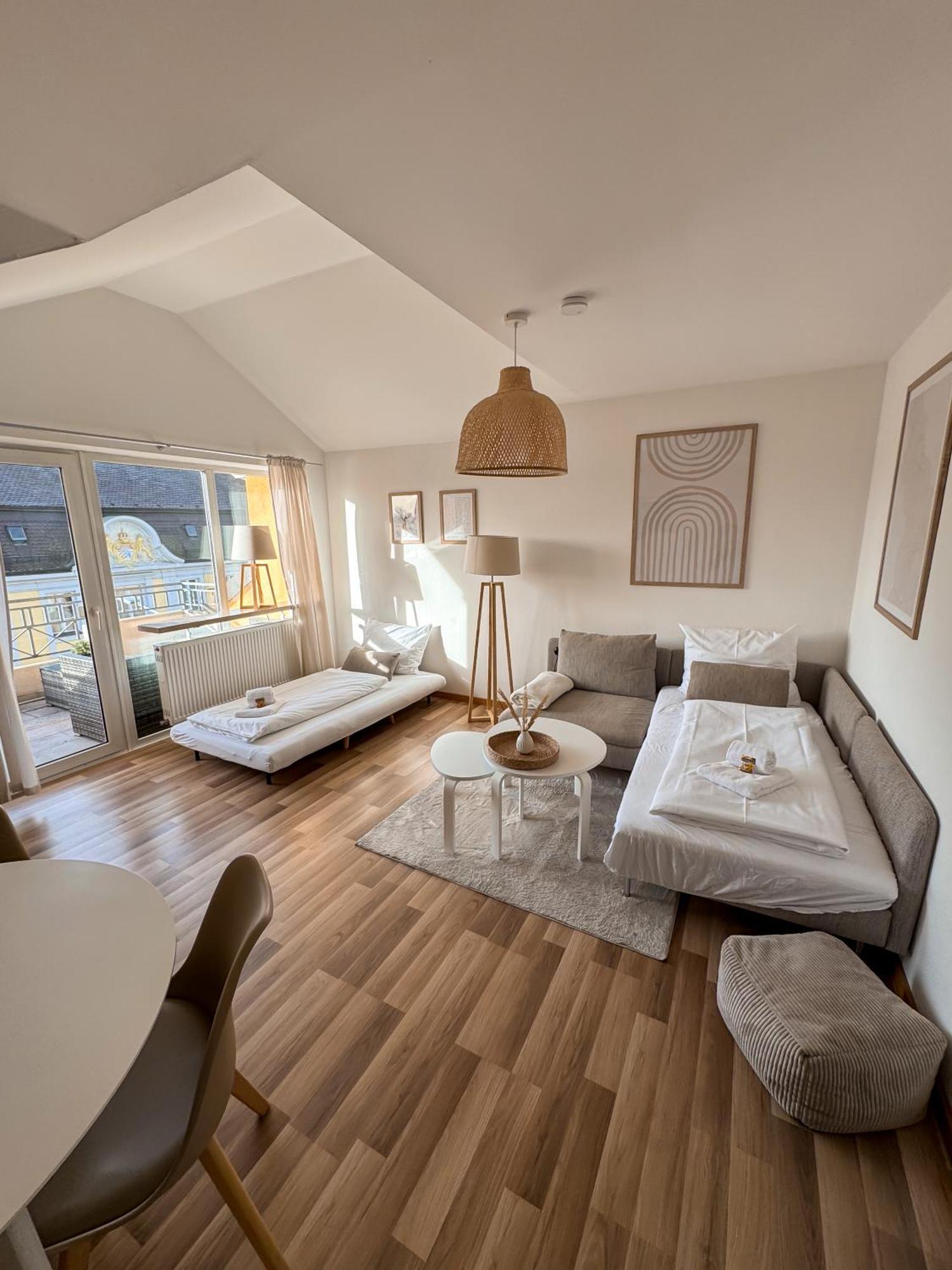 C4S Come4Stay Altoetting - 3-Zi Whg I Zentrale Lage I Parkplatz I Balkon I Wifi I Smarttv I 1 Kingsize, 1 Queensize Bett I Office Arbeitsplatz I Wohnbereich Mit Couch Und Essbereich I Voll Ausgestattete Kueche I Nespresso Bagian luar foto